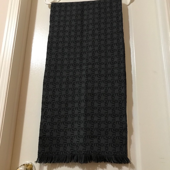 Fendi scarf - Picture 3 of 3